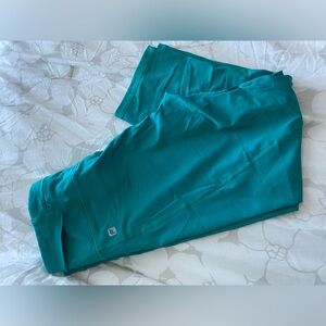 Fabletics cropped leggings w/ back waistband pocket
